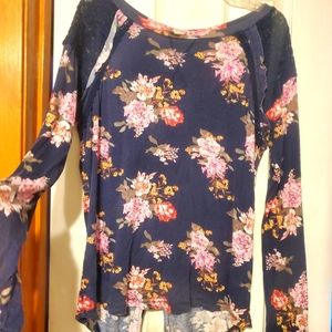 Wishful park floral long sleeve Large lace shoulder blouse